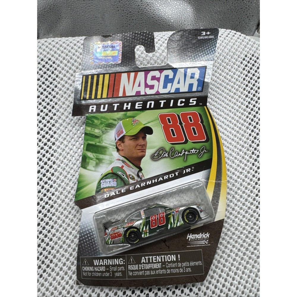 Dale Earnhardt Jr 88 Mountain Dew 1:64 NASCAR Authentics Spin Master 2012 Chevy